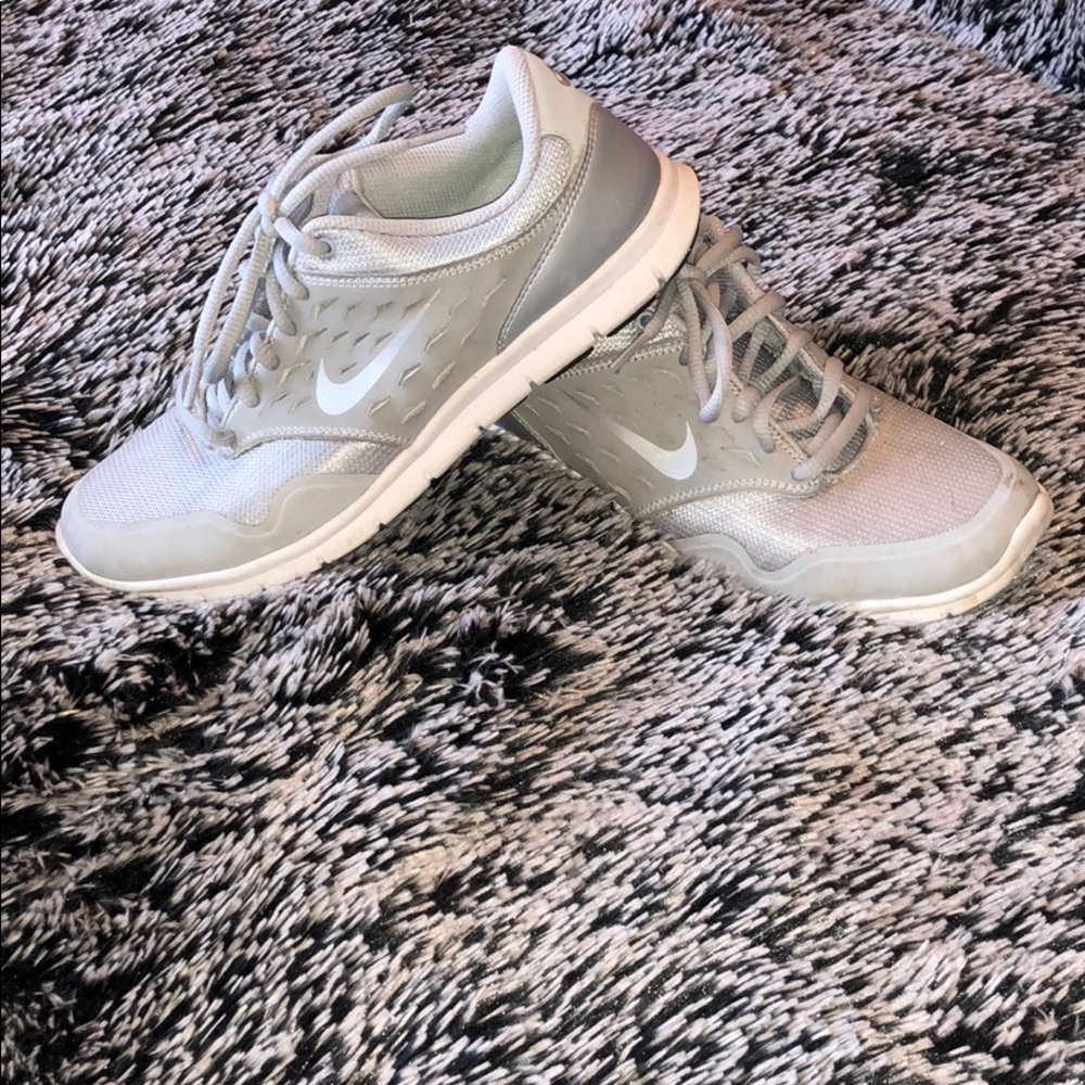 Grey Nike Tennis Shoes 👟